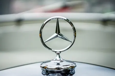 Mercedes-Benz dünya üzrə 341 min avtomobilini geri çağırır