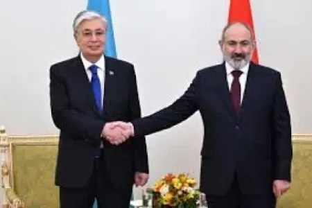 Qazaxıstan prezidenti Ermənistana gəldi