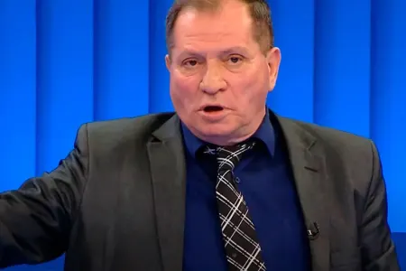 “Səhnəyə lüt çıxırlar"