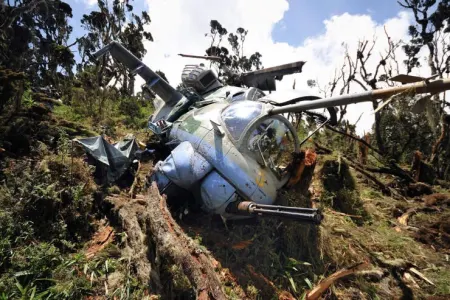 Hərbi helikopter qəzası: - Baş komandan öldü