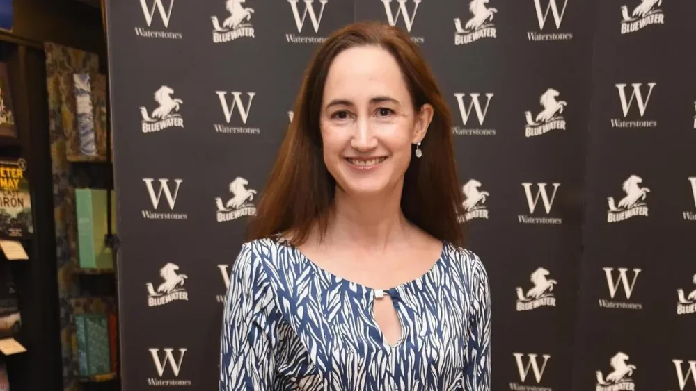 Məşhur yazıçı xərçəngə tutuldu - Bir il ömrü qalıb