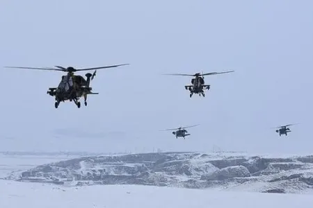 Yaponiyanın iki helikopteri okeana düşdü