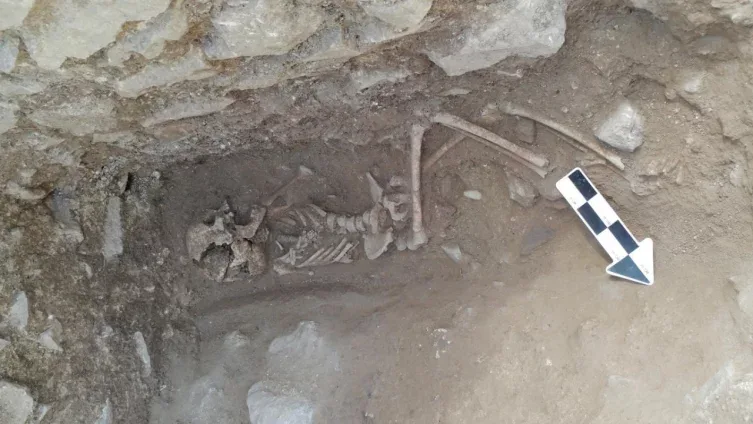4200 illik "zombi məzarı" tapıldı