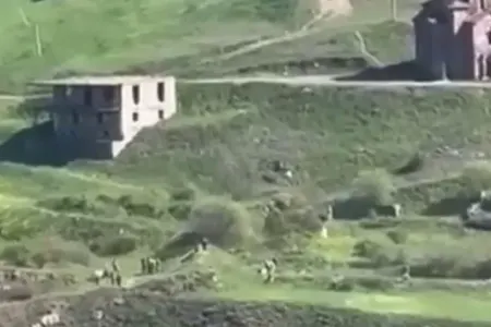 Təcili! Erməni xüsusi təyinatlılar Azərbaycana təhvil veriləcək kəndə girdi - VİDEO