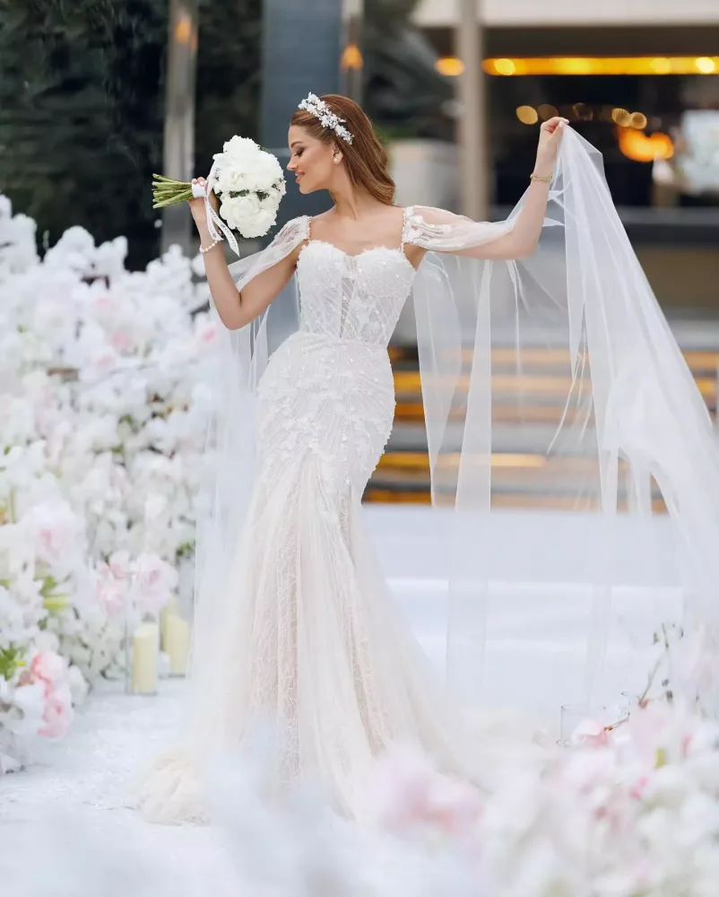 Nəzrinin dəbdəbəli gəlinliyi... - FOTO