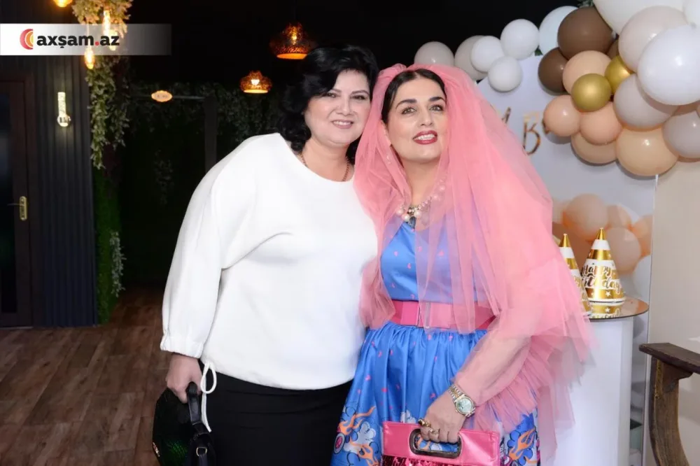 Elza Seyidcahan nəvəsinin ad günündə görün nə etdi - FOTOLAR