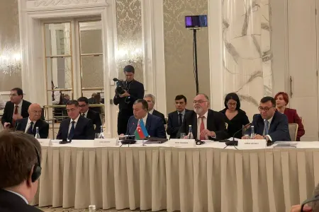Azərbaycan və Macarıstan hökumətləri arasında görüş başladı