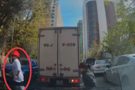 Yola qaçan azyaşlını maşın vurdu