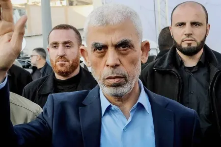 Liderlərdən biri tuneldən çıxdı