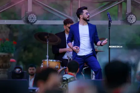 Toydan sonra ilk dəfə səhnəyə çıxdı - FOTOLAR