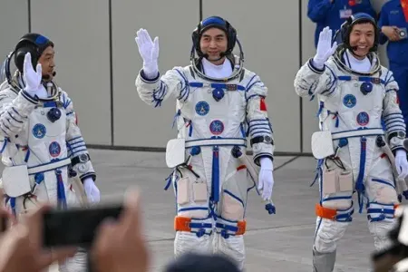 Çin kosmos arzusuna doğru addımlayır: - 6 aylıq missiya başladı