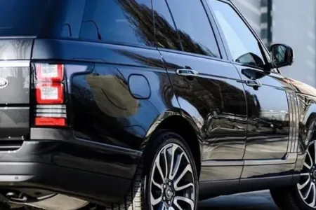 Bakıda ayıq sürücü müştərinin "Land Rover"indən - OĞURLUQ ETDİ