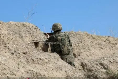 Ermənistanda bir qrup hərbçi ordudan istefa Verdi