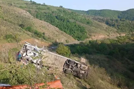 İrana məxsus avtobus qəzaya uğradı - ÖLƏN VAR