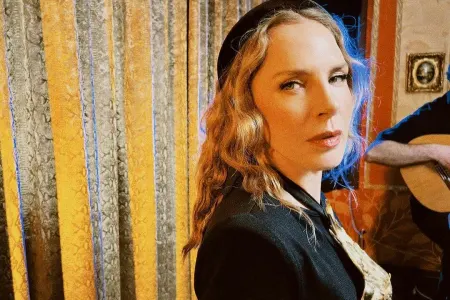 Məşhur müğənni estetik əməliyyatdan sonra tanınmaz hala düşdü