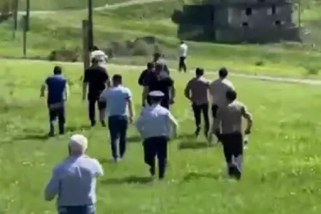 Ermənilər İrana gedən yolu bağladılar