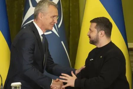Stoltenberq Ukraynaya gəldi