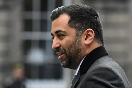 Şotlandiyanın ilk müsəlman Baş naziri istefa verdi