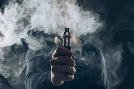 Elektron siqaretdən istifadə edən gənclərin - DİQQƏTİNƏ