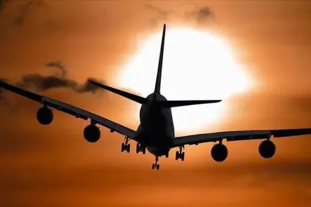 Hava limanında yaşlı qadın körpə kimi qeydə alındı