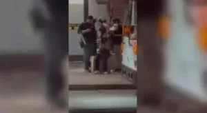 Müsəlman qadınların hicablarını zorla açdılar - – FOTO