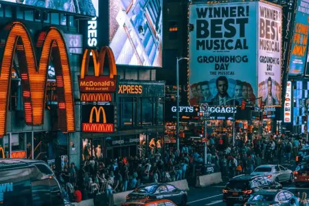 "McDonalds" nə qədər qazandı?