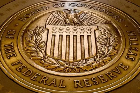 FED uçot dərəcəsini 5,25-5,5 % diapazonunda saxlayıb