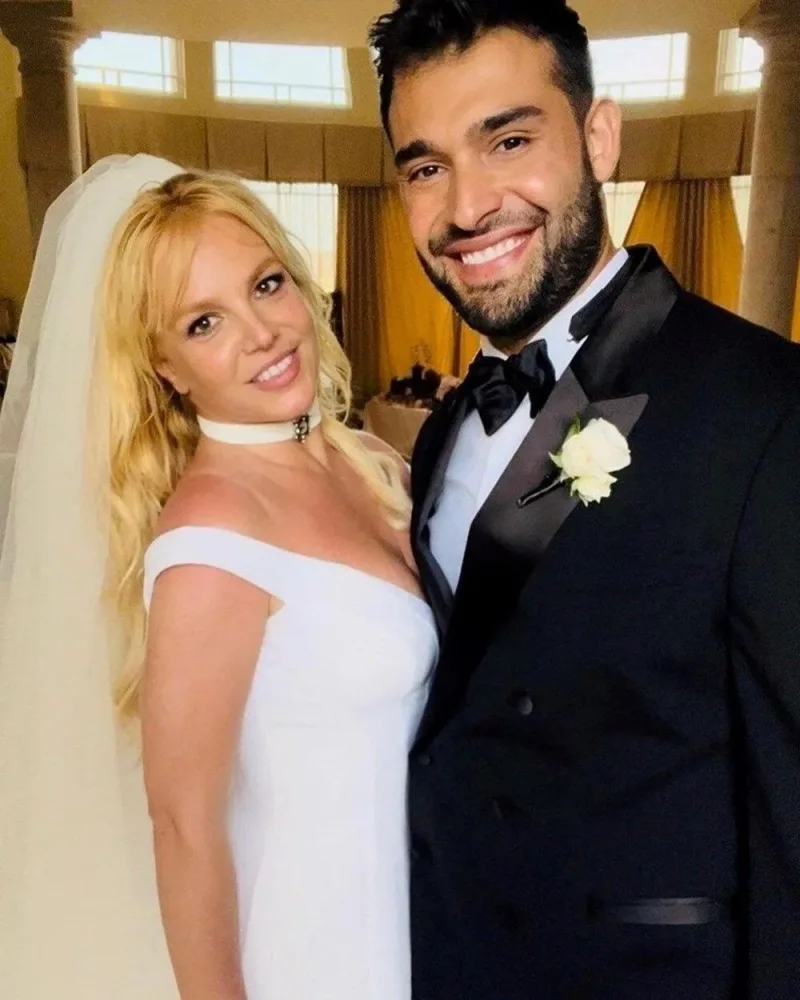 Məşhur müğənni boşanır - FOTO