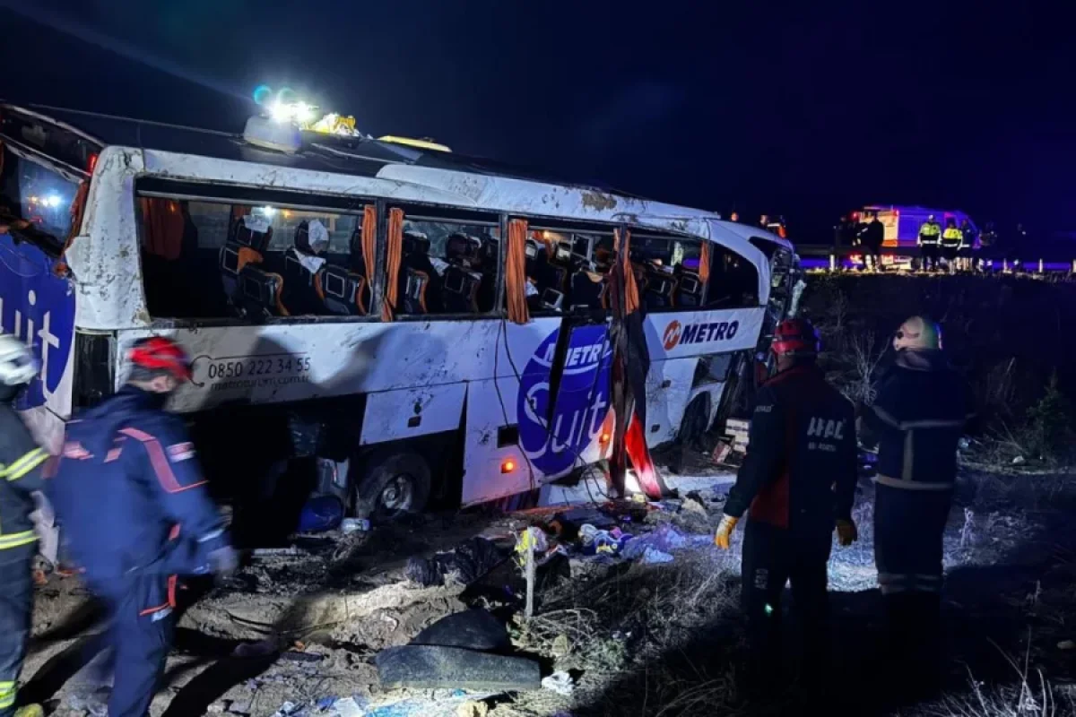 Sərnişin avtobusu aşdı: - Ölən və yaralılar var