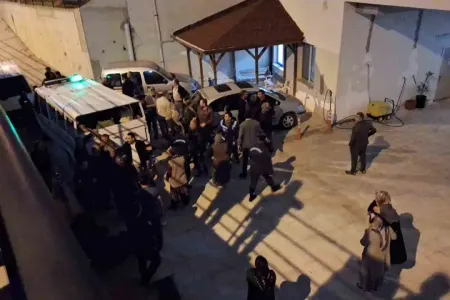 Qocalar evində dəhşət: - Ölən və yaralananlar var