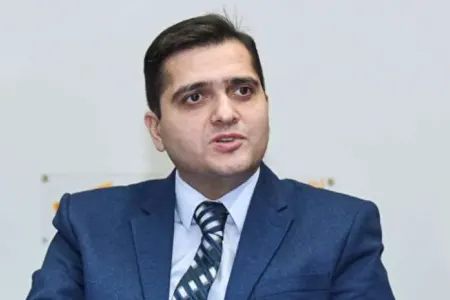 Tanınmış politoloq da deputat olmaq istəyir - FOTO