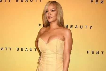 Rihanna imicini kökündən dəyişdi