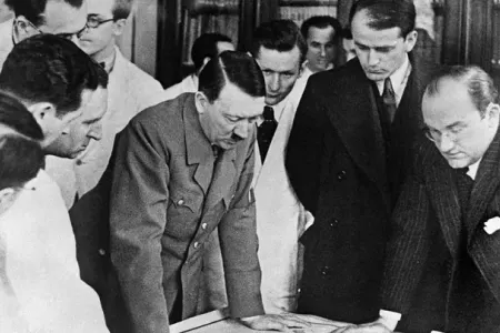 "Hitler SSRİ-yə qarşı döyüşməyi planlaşdırırdı"