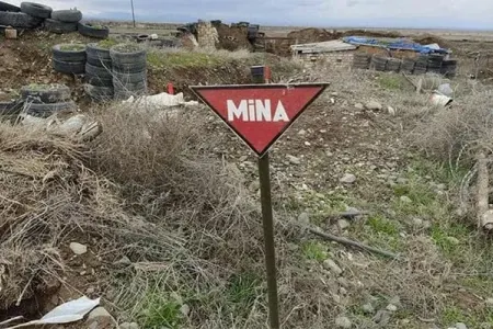 Erməni istehkamçı Qazaxın kəndində minaya düşdü