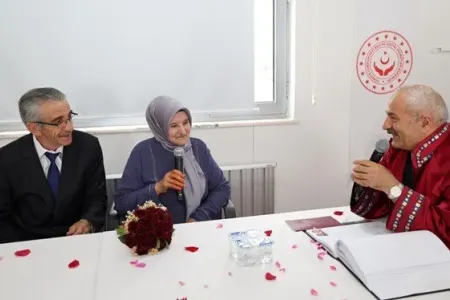 Qocalar evində ailə qurdular