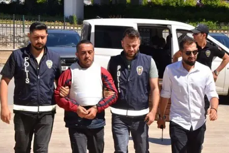 Keçmiş arvadını və sevgilisini bıçaqladı