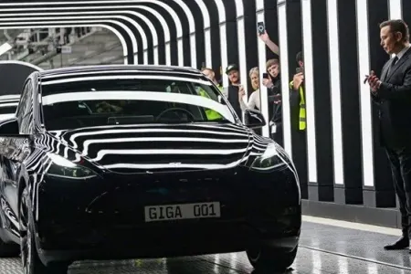 "Tesla" Almaniyada istehsalını dayandıracaq