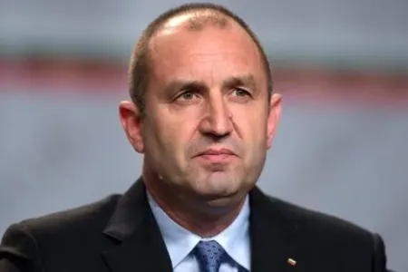 Rumen Radev Bakıda şəhidlərin xatirəsini anıb