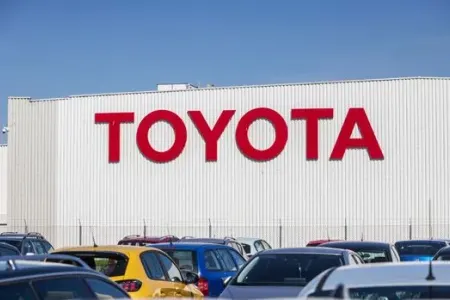 Toyota-dan rekord xalis mənfəət
