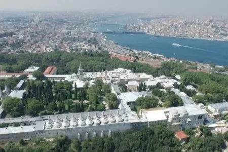 Şagird direktoru öldürdü