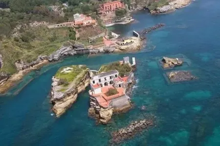 Dünyanın ən lənətlənmiş adası: Kim yaşadısa... - FOTO