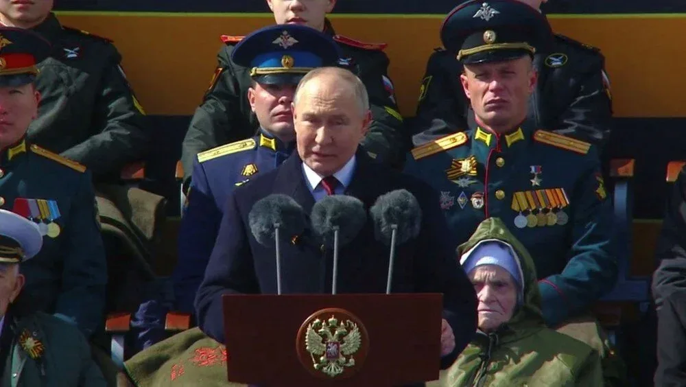 Putin: Biz hər zaman müharibəyə hazırıq - FOTOlar