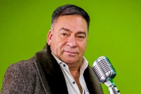 “Xalq artistinin qəbrinin üstünə yazıblar ki..."