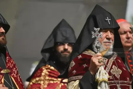 Paşinyanın deputatı kilsəni hədələdi: - Buna hazır olun