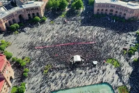 Tavuş etirazçıları İrəvanda mitinqə başladı