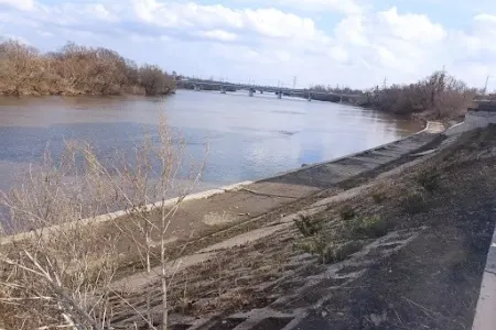 Sərnişinlərin olduğu avtobus çaya düşdü
