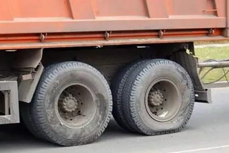 Xırdalanda iki “KamAZ” toqquşdu