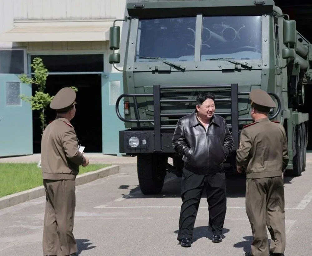 Kim Çen In silah fabriklərini yoxladı