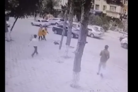 Bakıda avtomobil qızı küçədə vurub öldürdü - ANBAAN VİDEO