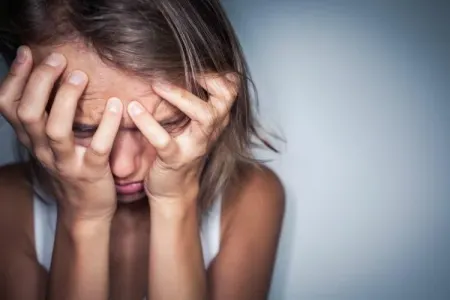 Nevrozun əsas əlamətlərini: dərinin qaşınması, yemək qorxusu və… - – Açıqlama